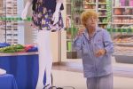 Un maniquí que se tira pedos
