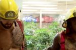 Bomberos striptease en un centro comercial